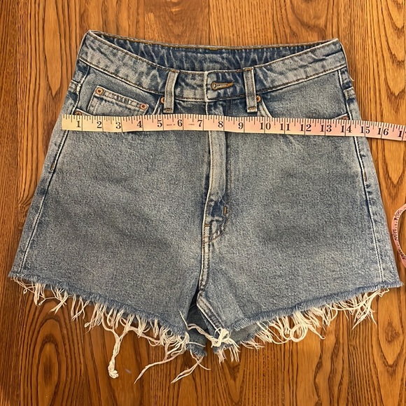 Weekday Rowe Denim Shorts High Rise Size 4 (36) - Picture 2 of 7